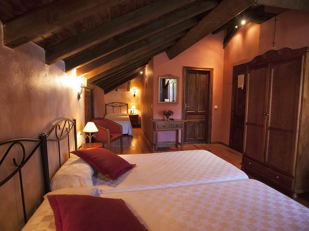 La Casona De Sobrepiedra Hotel Exterior photo